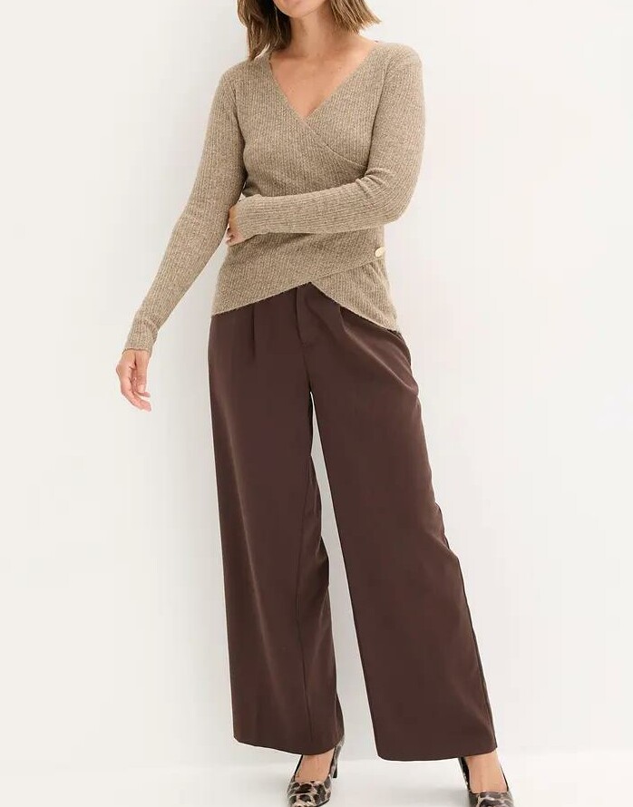 SWETER Z OZDOBNYMI GUZIKAMI 