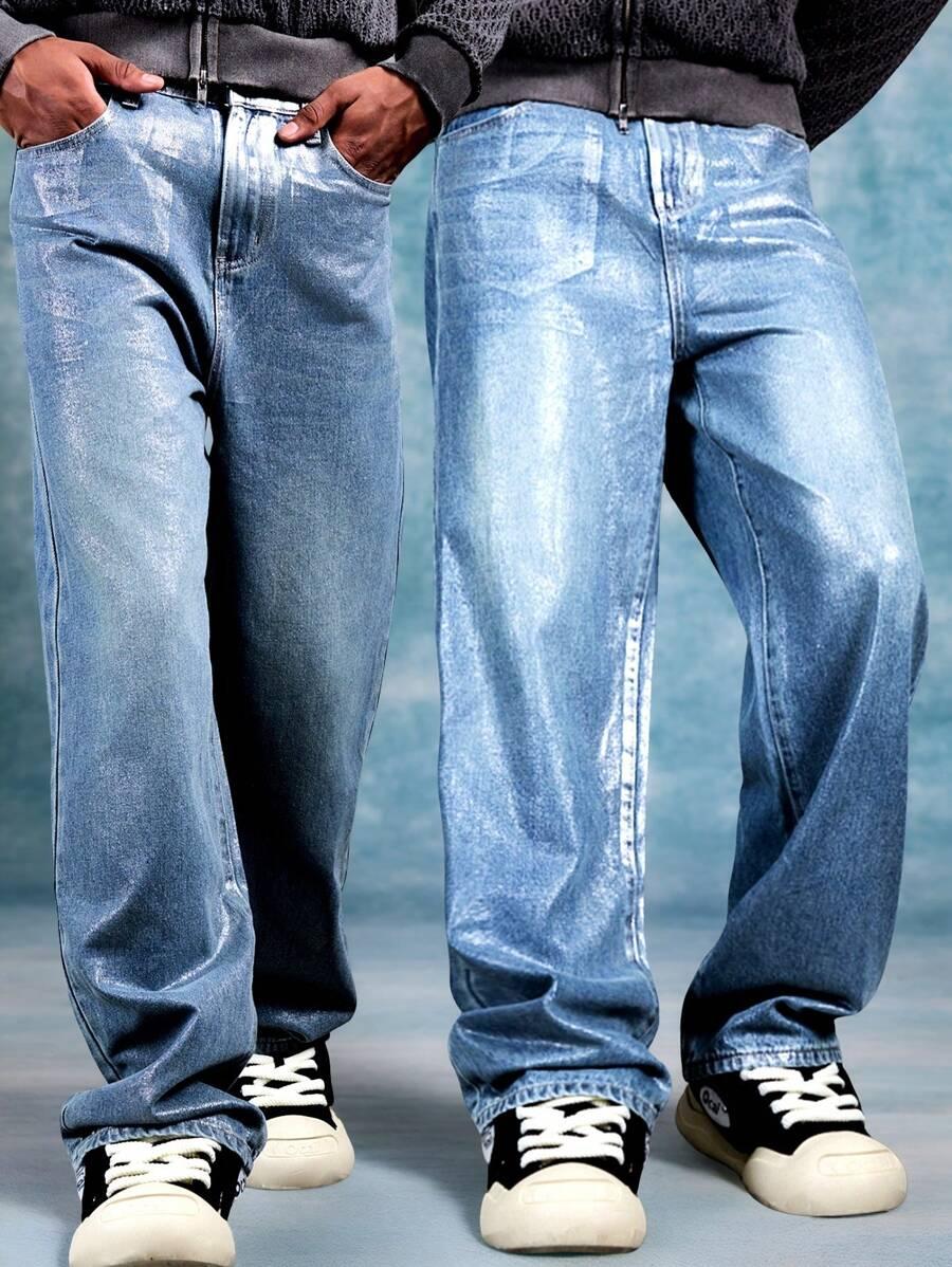niebieskie spodnie jeans