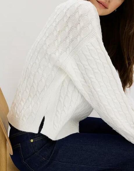 SWETER DAMSKI  Z PLECIONYM WZOREM
