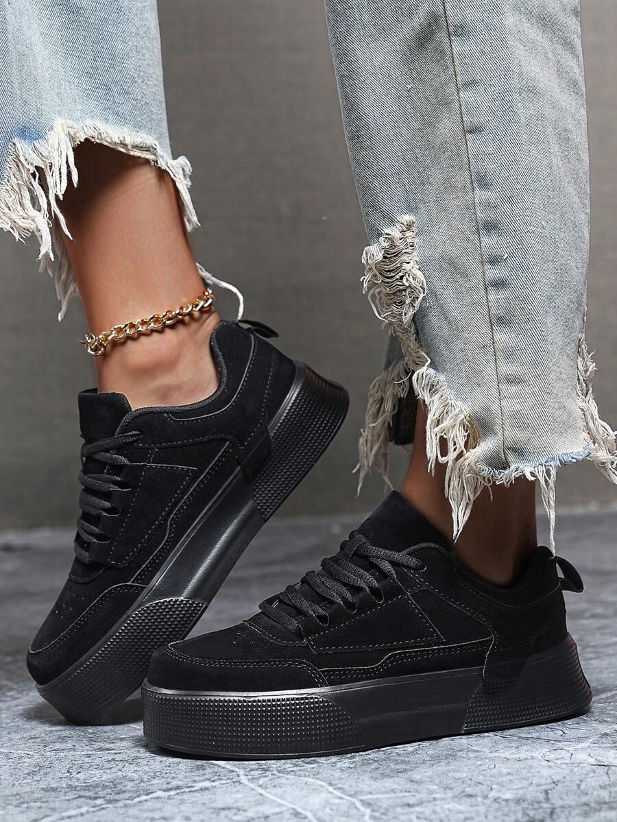 czarne buty sportowe