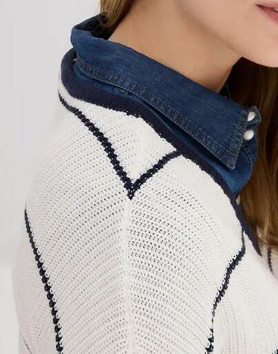 SWETER W PASKI