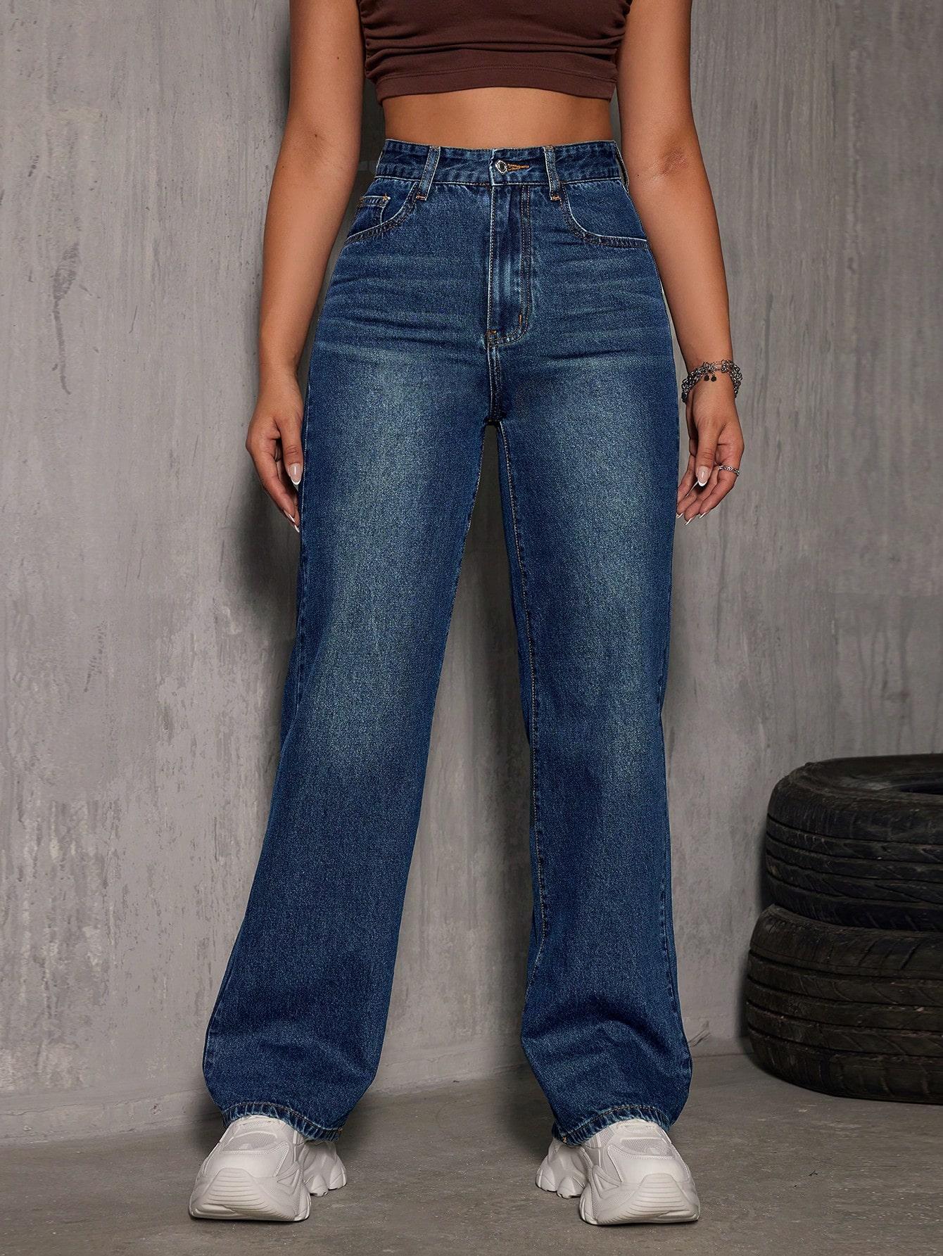 niebieskie spodnie jeans