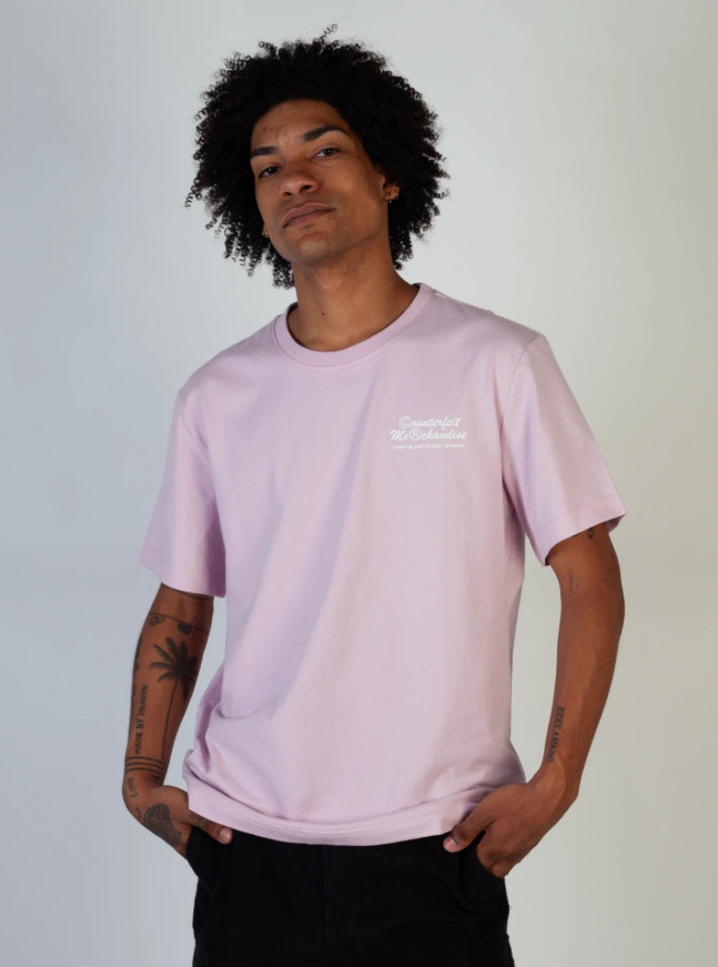różowy t-shirt napisy 