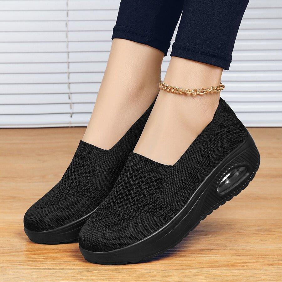 CZARNE WSUWANE BUTY