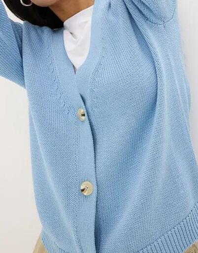SWETER DAMSKI REGULAR V-NECK BAWEŁNIANY Z GUZIKAMI DŁUGI RĘKAW
