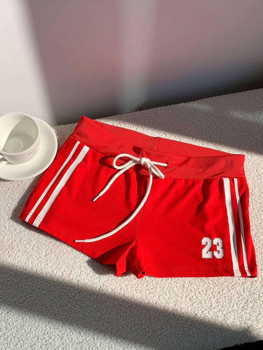 czerwone sportowe spodenki