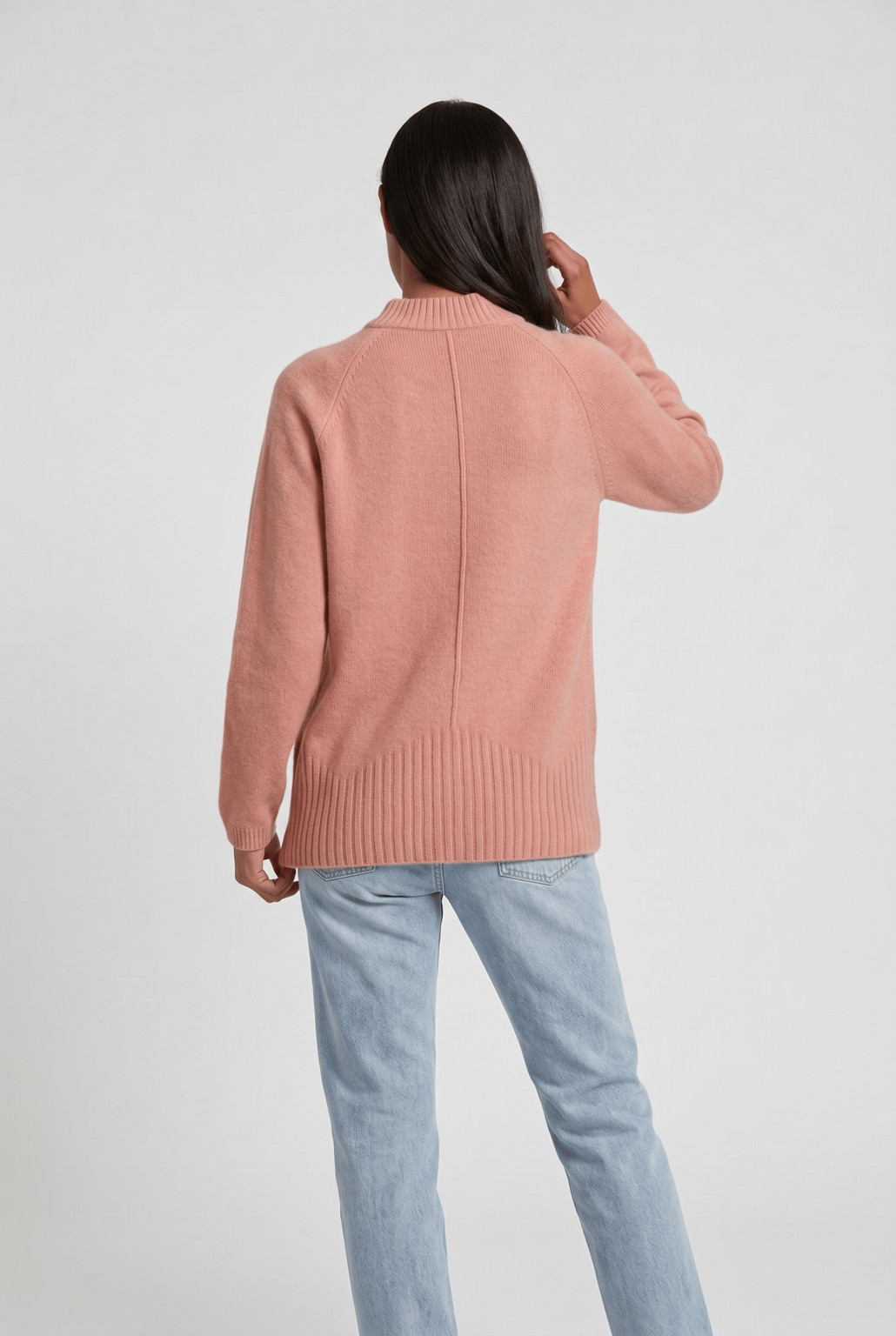 różowy sweter stójka