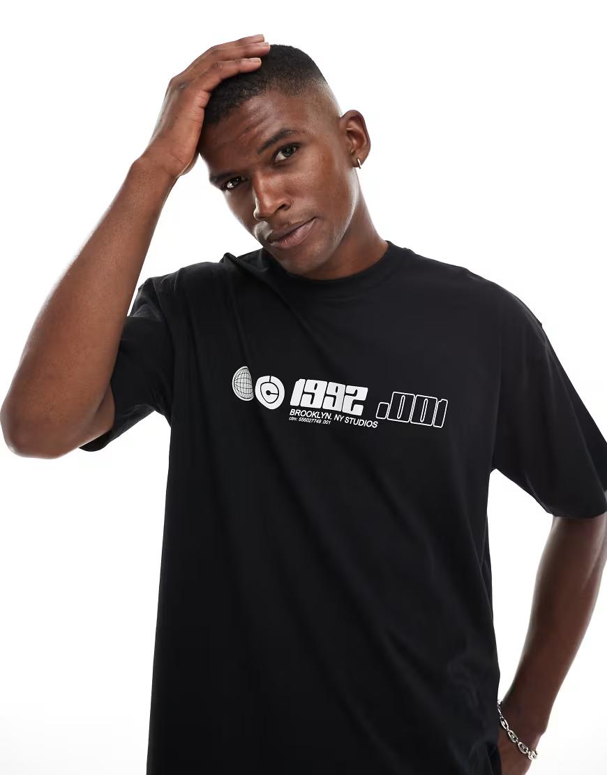 CZARNY T-SHIRT NADRUK
