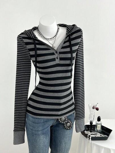 sweter w paski