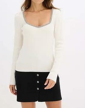 SWETER Z DZIANINY Z OZDOBNYM DETALEM