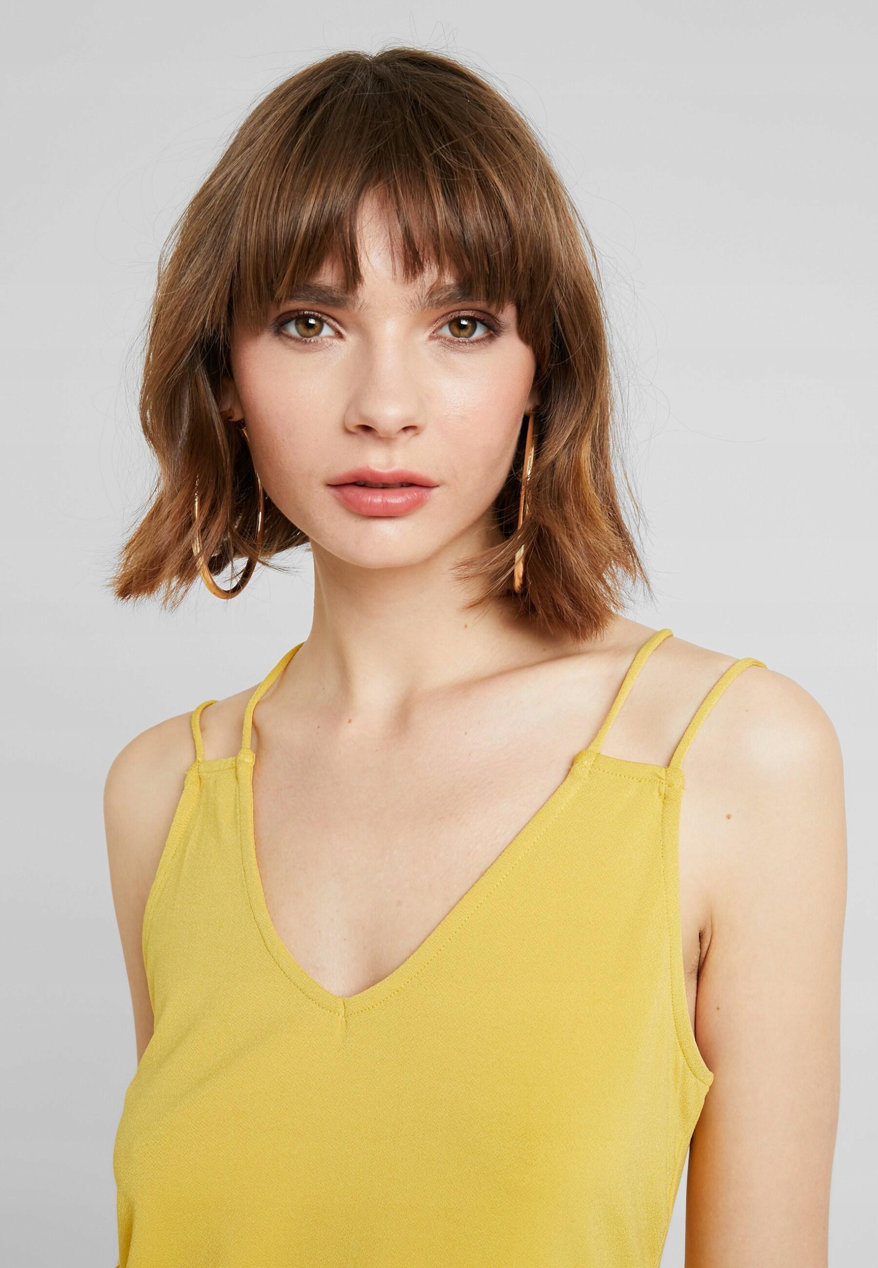 żółty top v neck