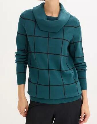 SWETER W KRATKĘ