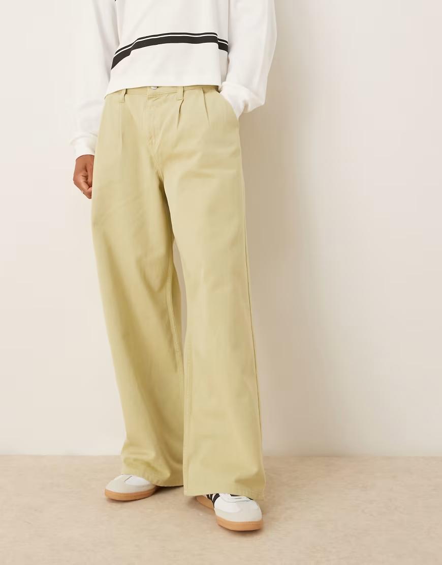 zielone spodnie jeans kieszenie