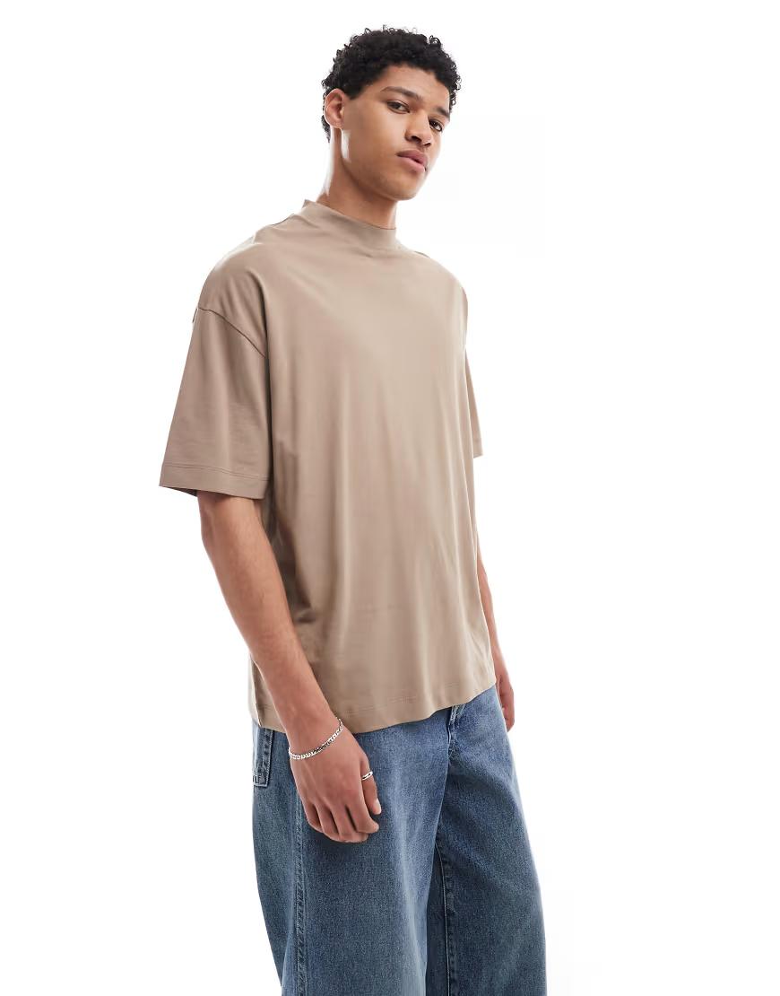 BEŻOWY T-SHIRT OKRĄGŁY DEKOLT