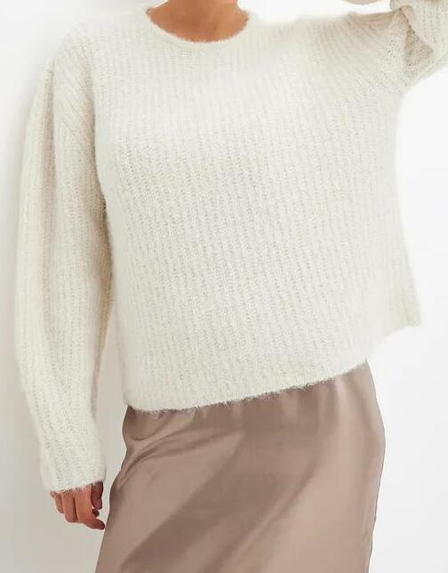SWETER DAMSKI PLUS SIZE Z OKRĄGŁYM DEKOLTEM