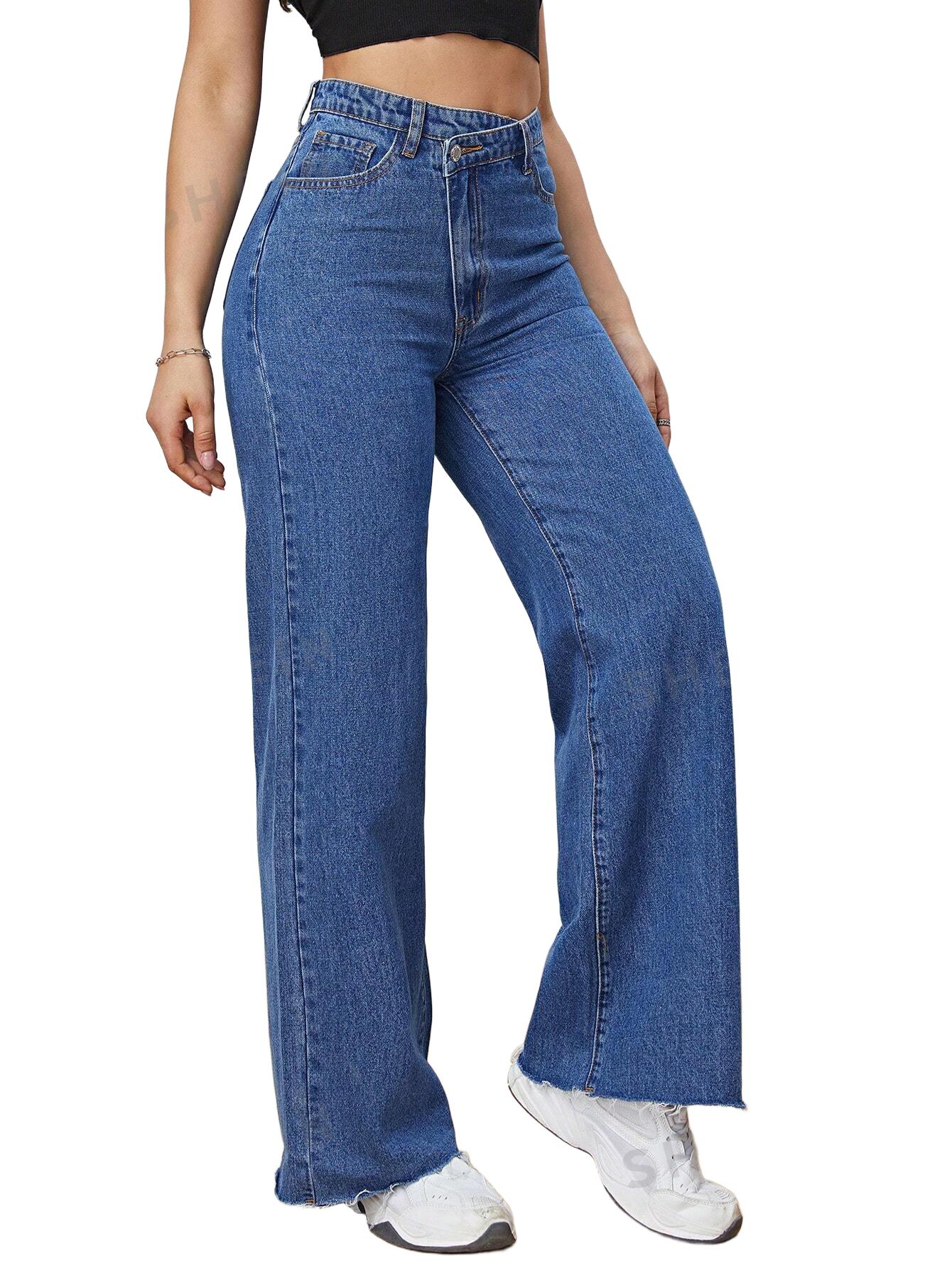 niebieskie spodnie jeans