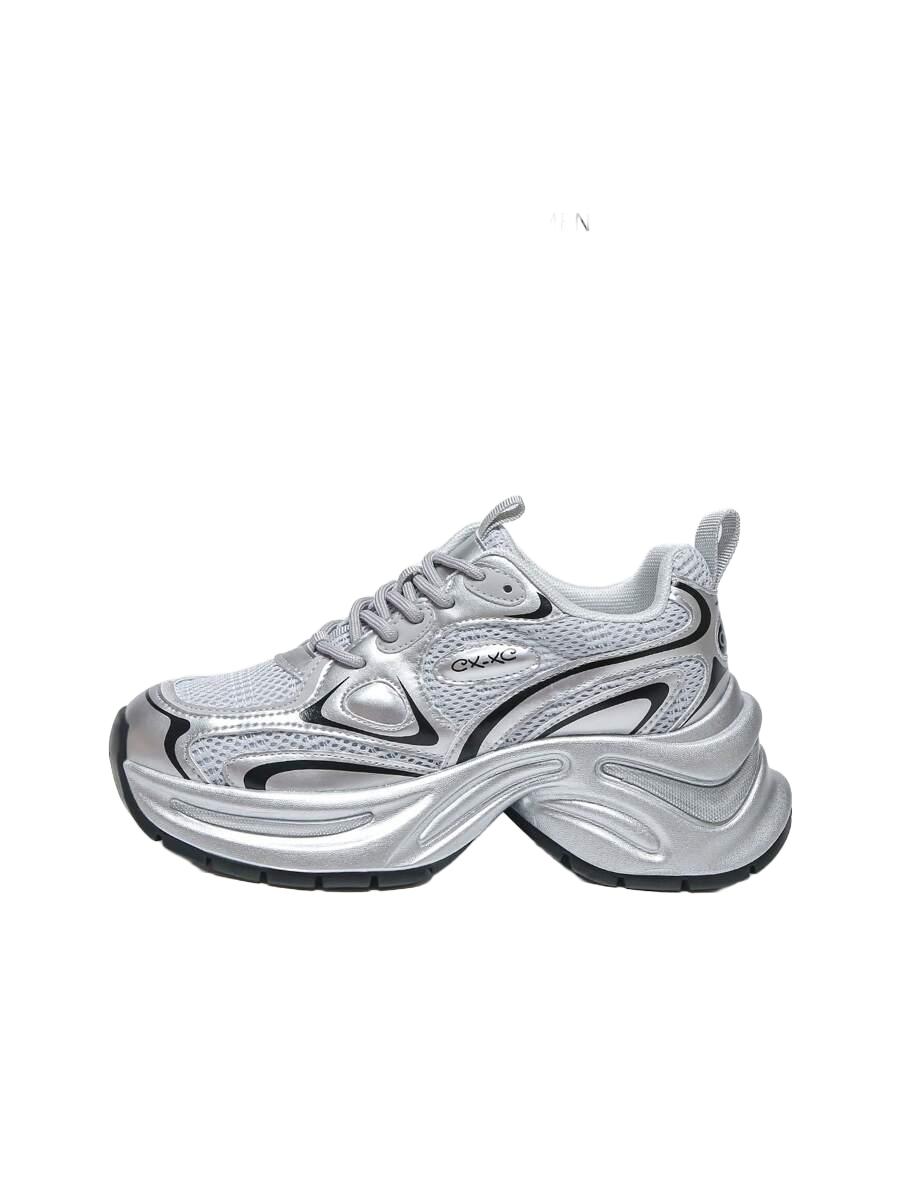 srebrne buty sportowe