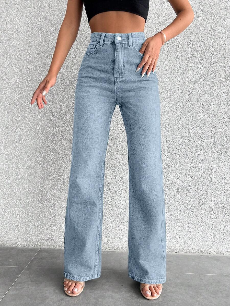 niebieskie spodnie jeans