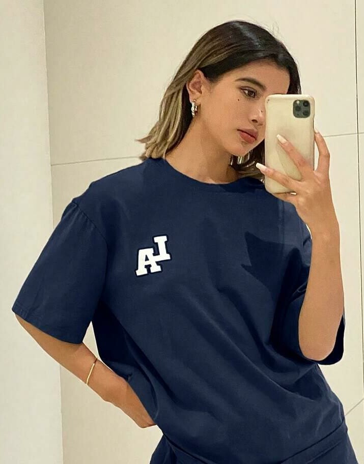 granatowy t-shirt napis