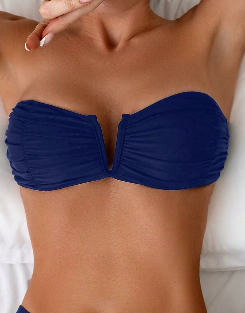 niebieska góra od bikini