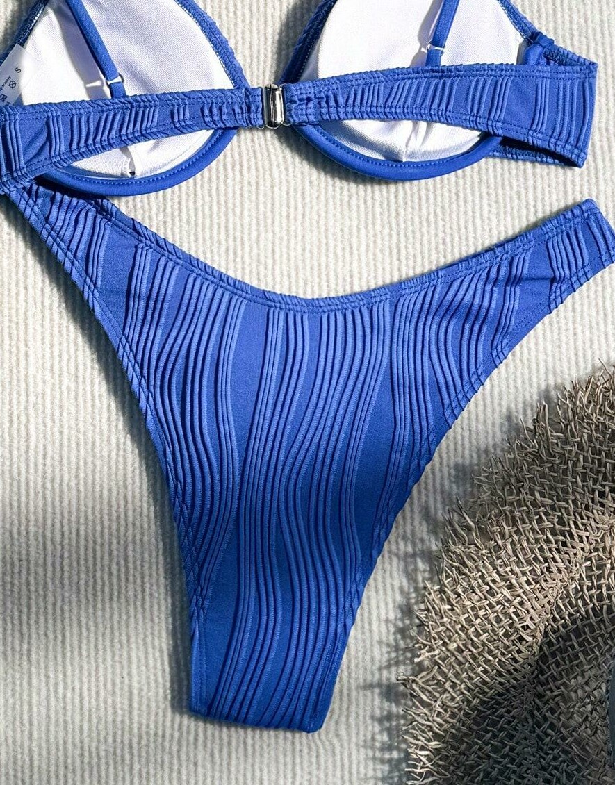 dół od bikini marszczenia