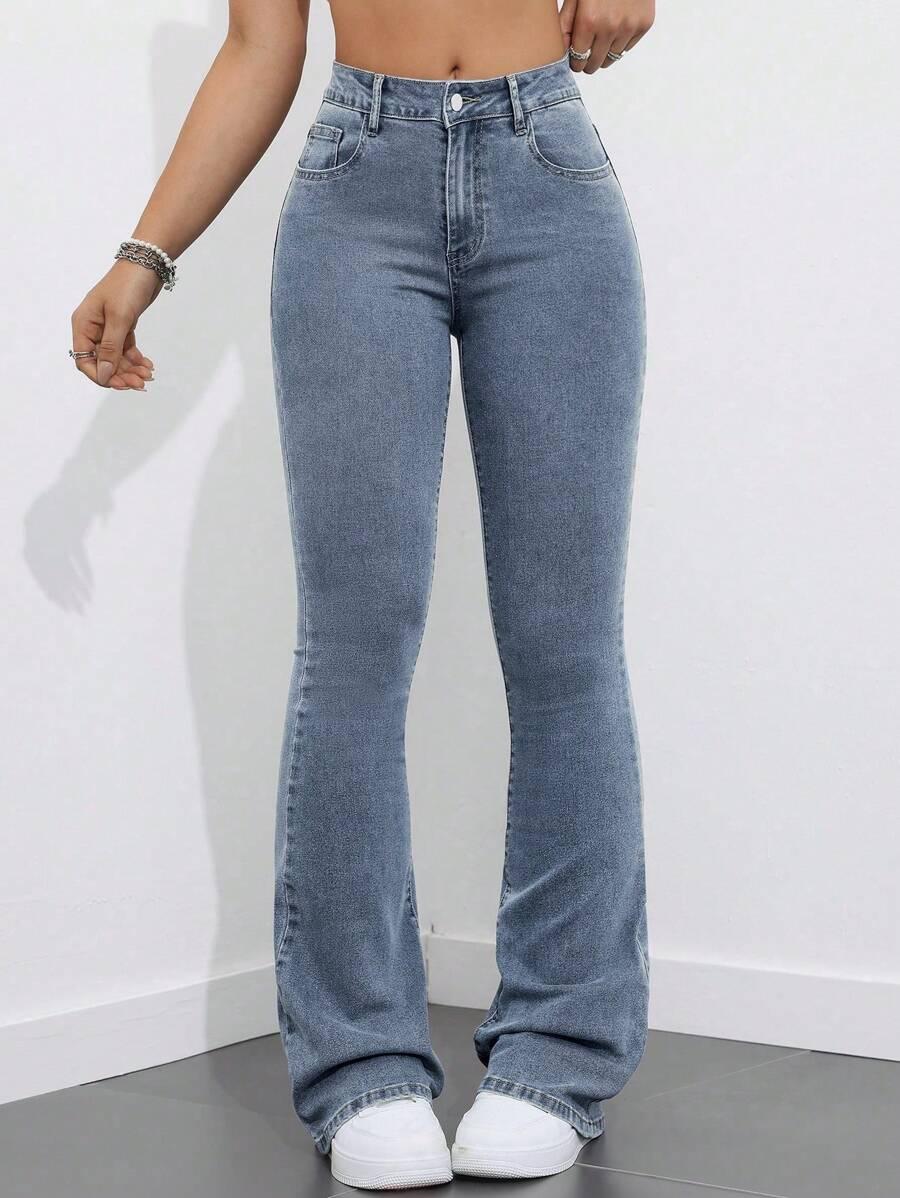 niebieskie spodnie jeans 