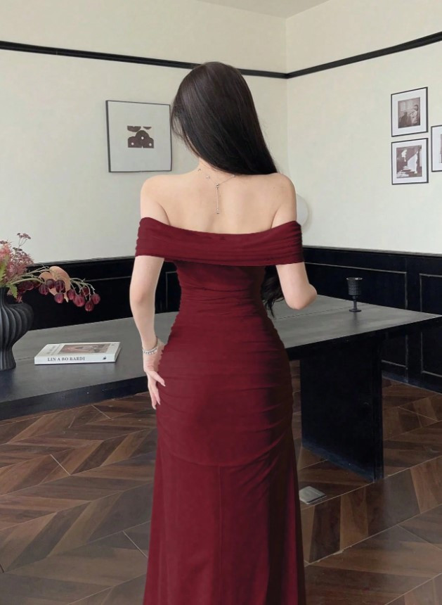 CZERWONA MAXI SUKIENKA