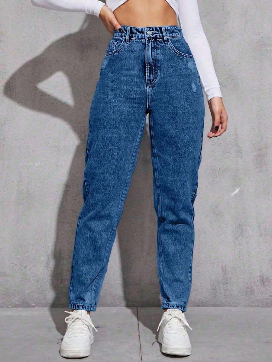 niebieskie spodnie jeans
