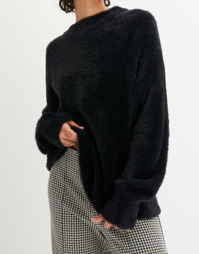 SWETER Z DZIANINY 