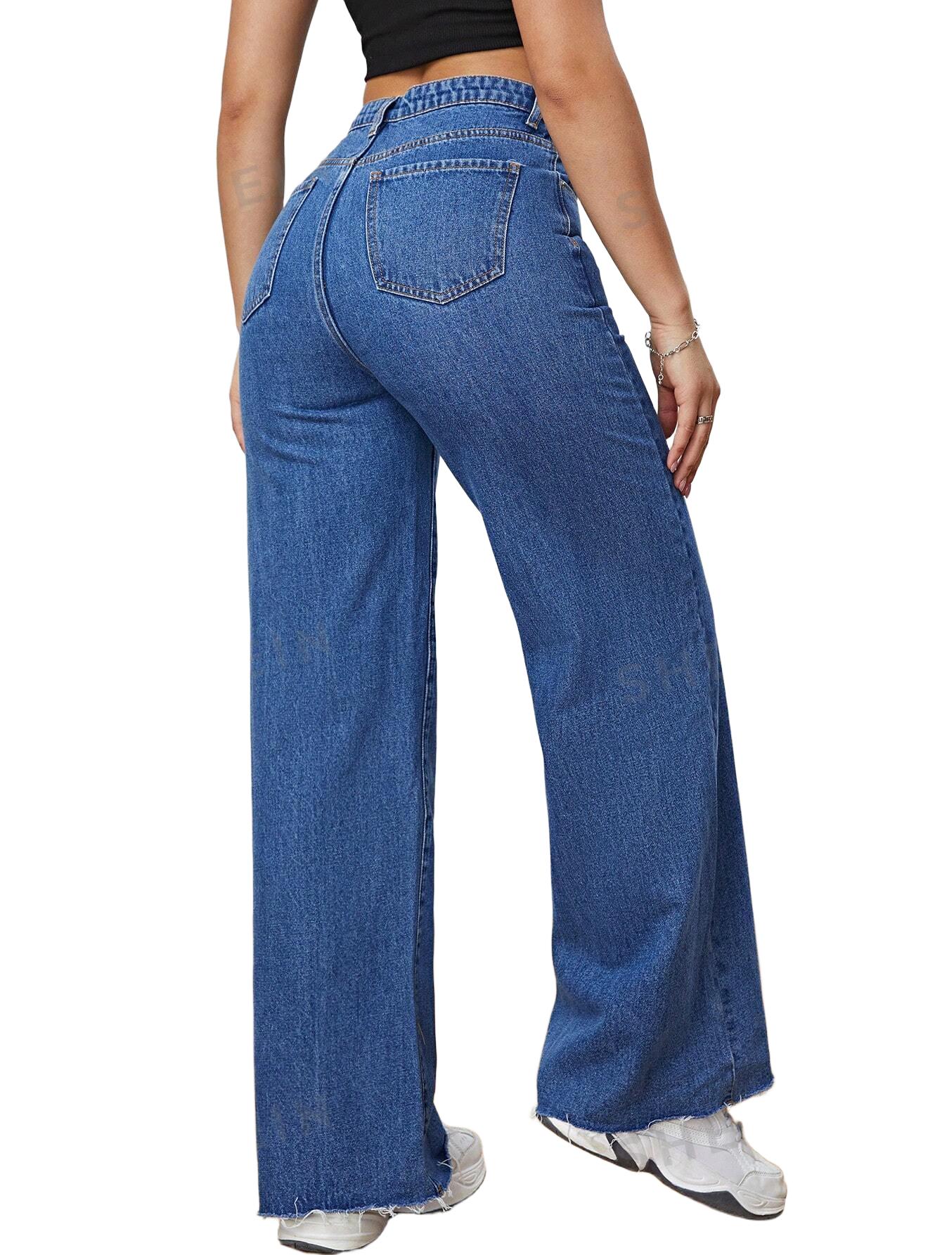 niebieskie spodnie jeans