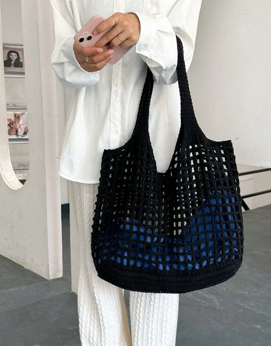 czarna torebka shopper