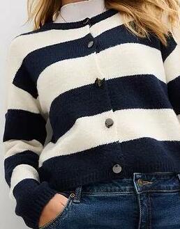 rozpinany sweter w paski