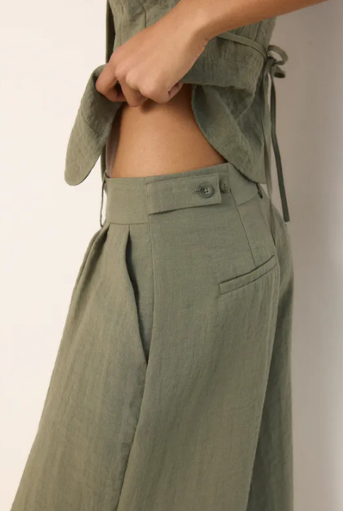 zielone spodnie wide leg plisy kieszenie