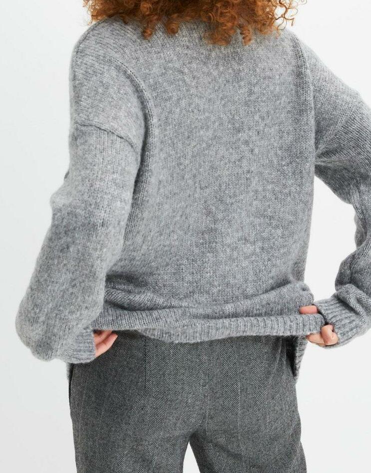 SWETER Z WZOREM W GWIAZDĘ