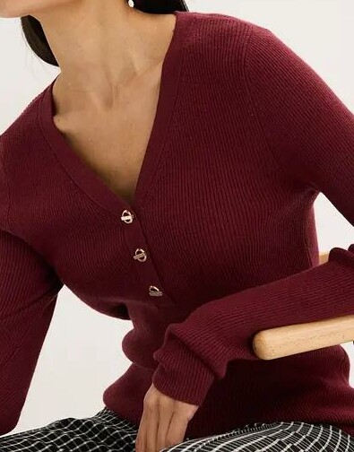 SWETER DAMSKI PLUS SIZE Z DEKOLTEM V 