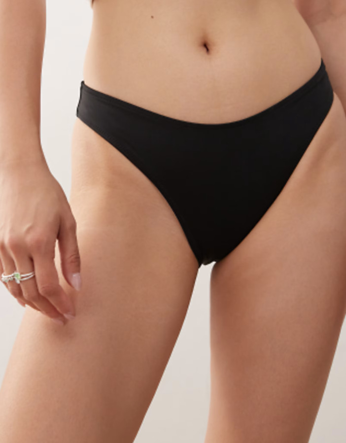czarny dół od bikini