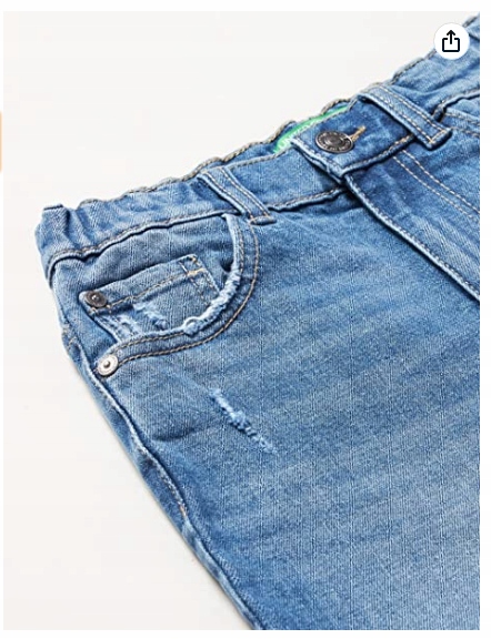 niebieskie spodnie jeans