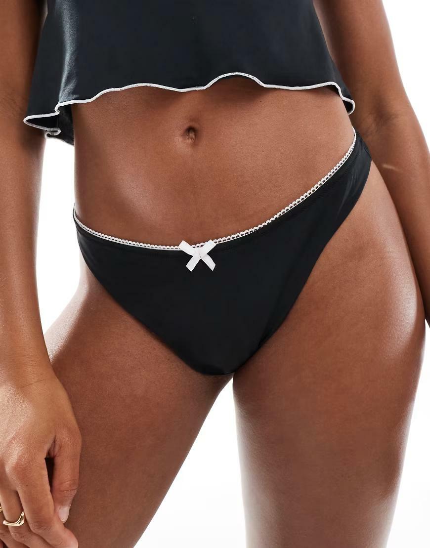 CZARNY DÓŁ OD BIKINI KORONKA