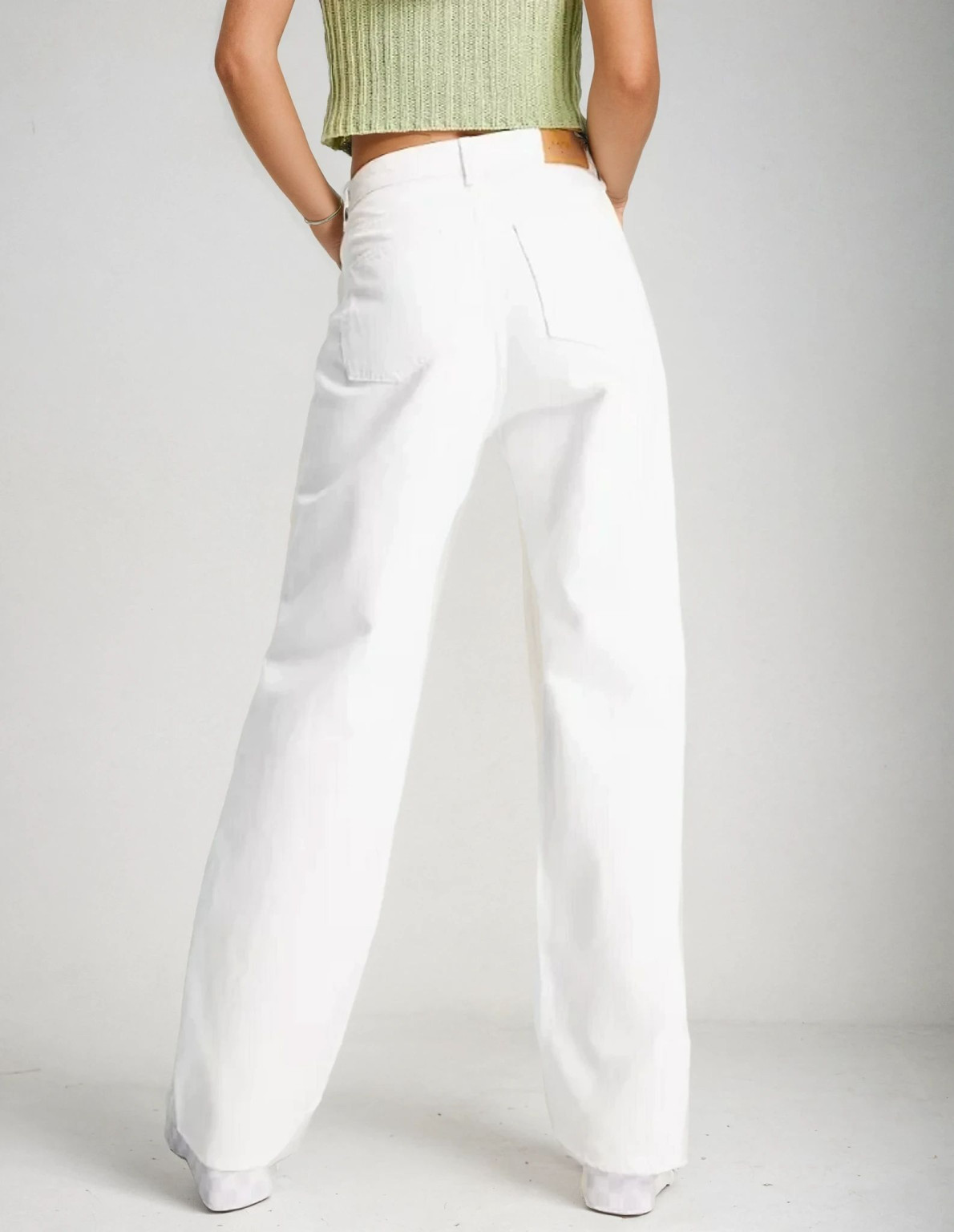 BIAŁE SPODNIE JEANS