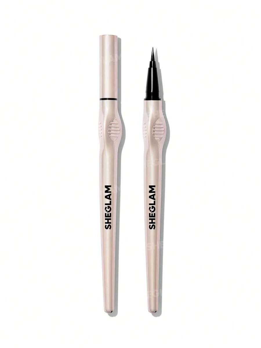 czarny eyeliner do oczu