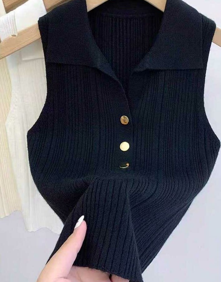 czarny top guziki 