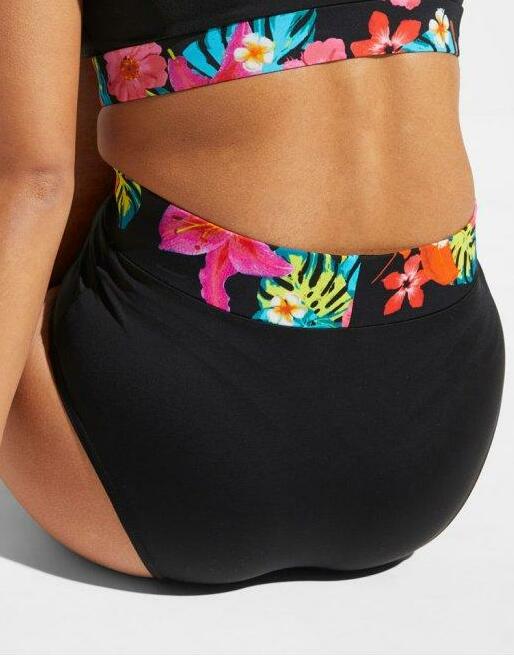 MAJTKI OD BIKINI 