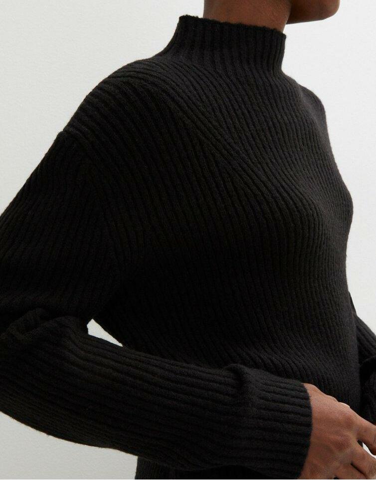 SWETER Z DŁUGIM RĘKAWEM