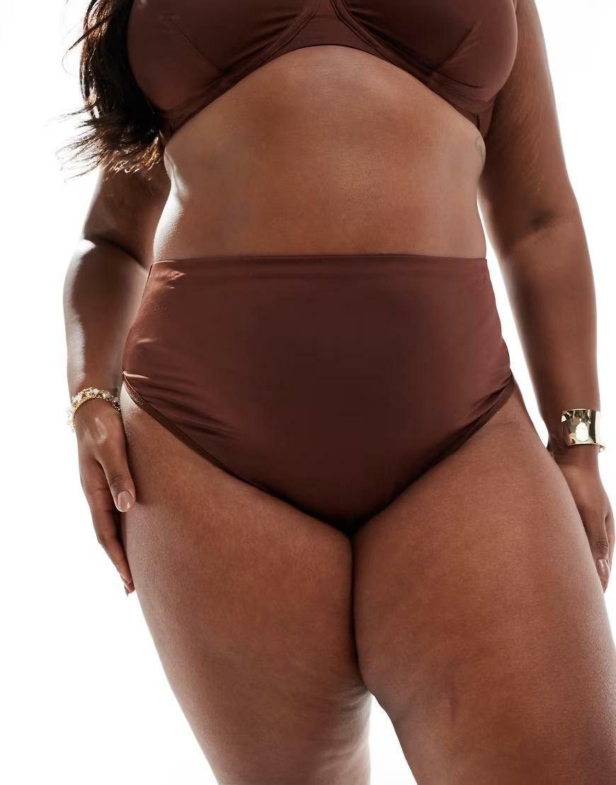 brązowy gładki dół od bikini