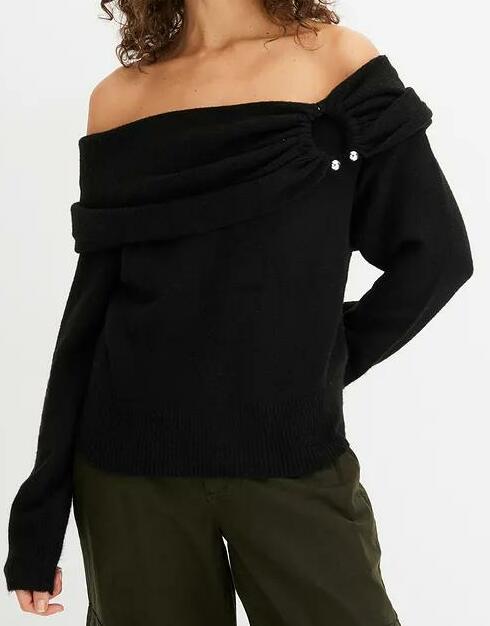 SWETER Z ODKRYTYMI RAMIONAMI