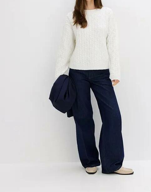 SWETER DAMSKI  Z PLECIONYM WZOREM