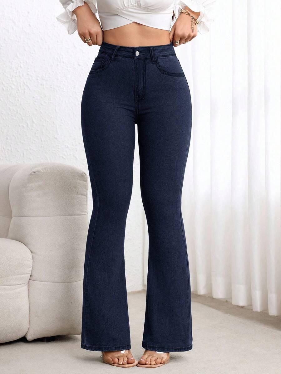 granatowe spodnie jeans