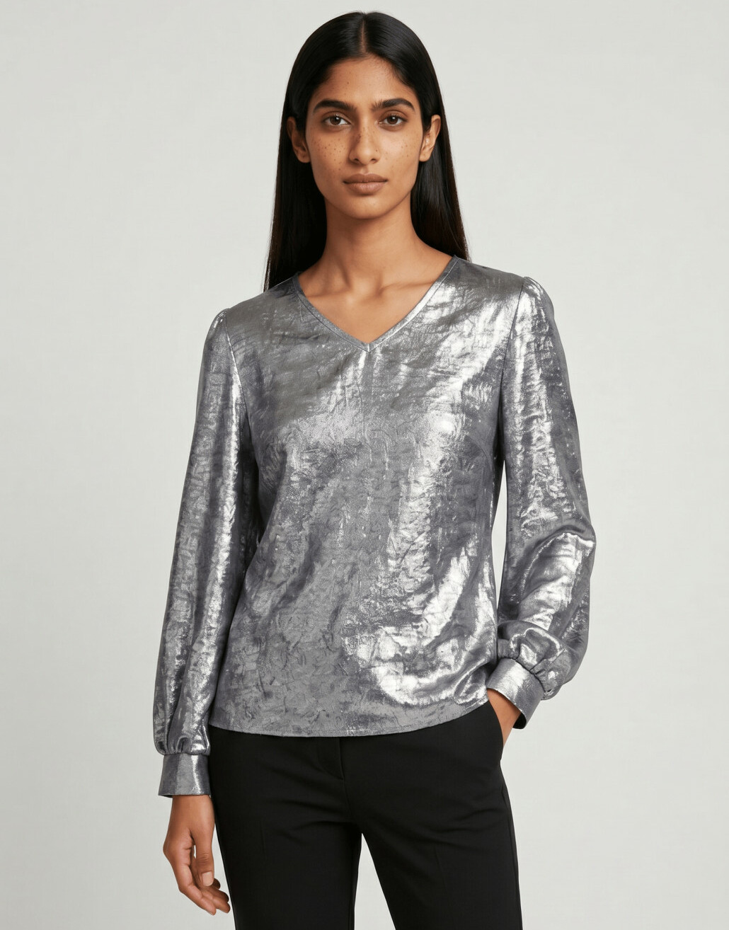 srebrna bluzka v neck