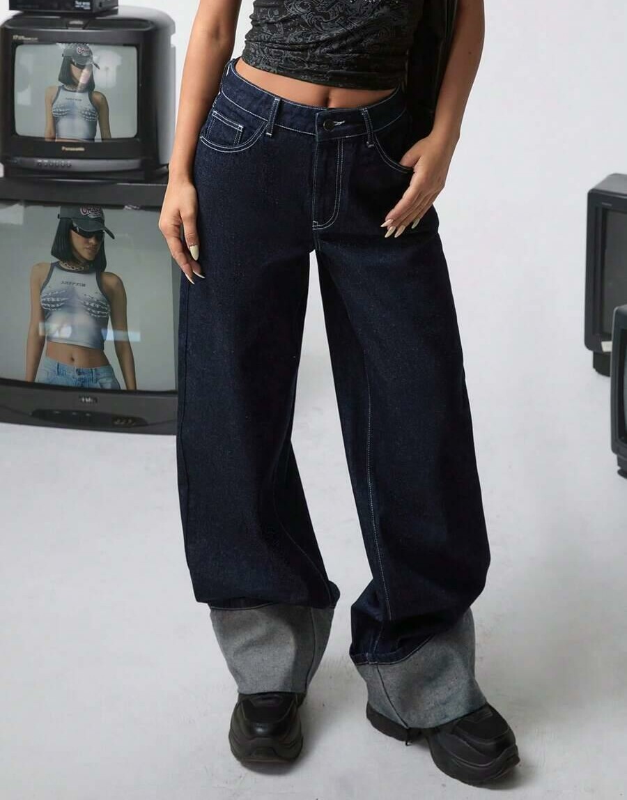 granatowe spodnie jeans