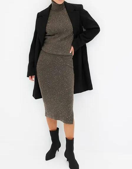 SWETER Z CEKINAMI